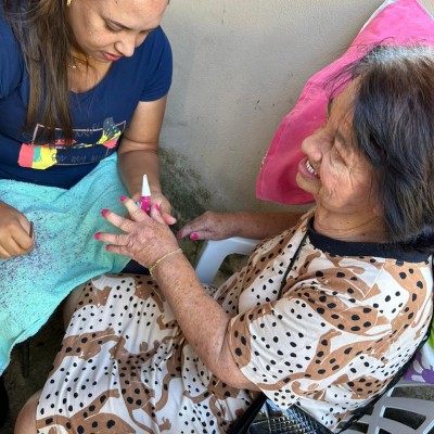 Ação pelo Dia das Mães beneficia todos os idosos de Vila em Córrego Danta
